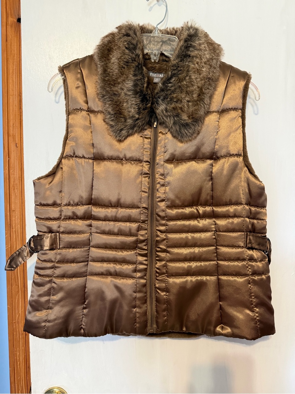 Womenโs Gold/Brown Metallic Quilted Puffer Vest, Size XL
